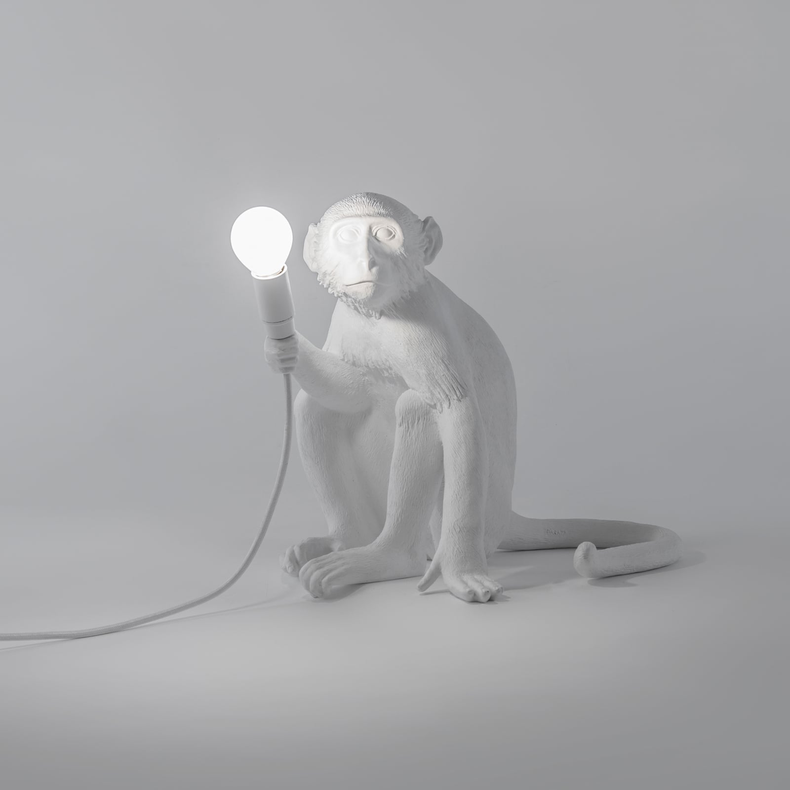 Monkey Lamp sittende hvit E14 - SELETTI sett fra siden