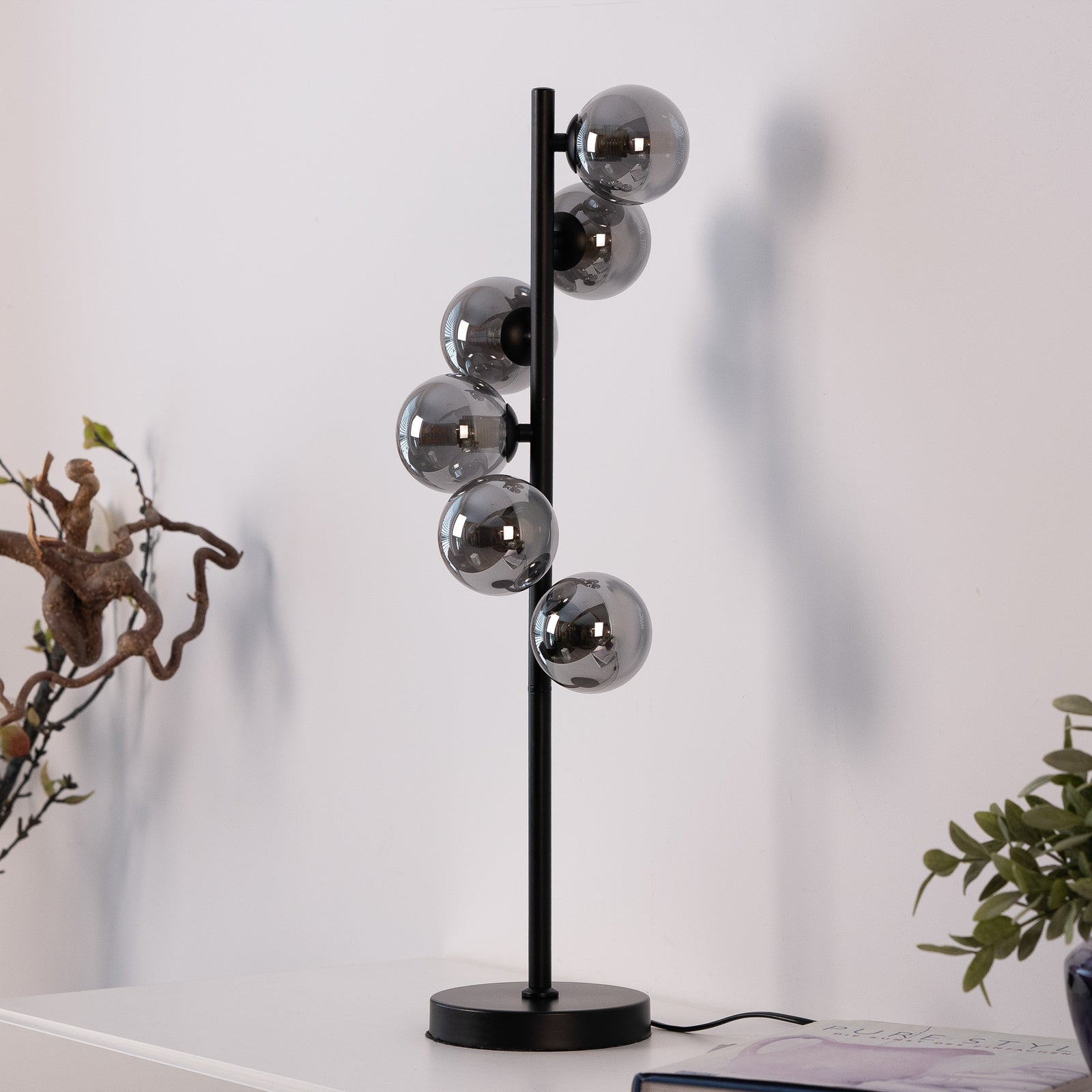 Montert Bordlampe Dubai 6-lys røykglass kuleform G9 i stue