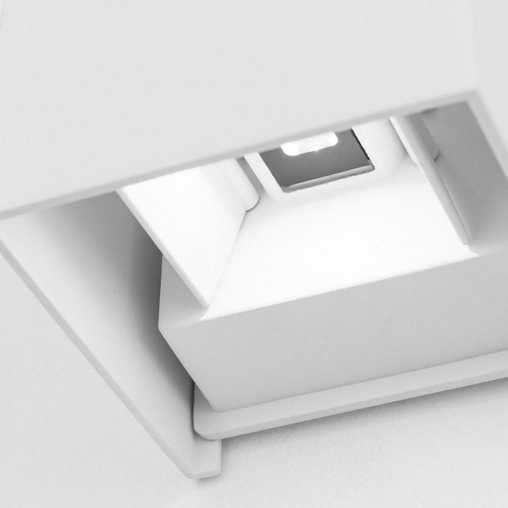 Montert LED utevegglampe Cube hvit opp og ned 10 cm IP54 på vegg