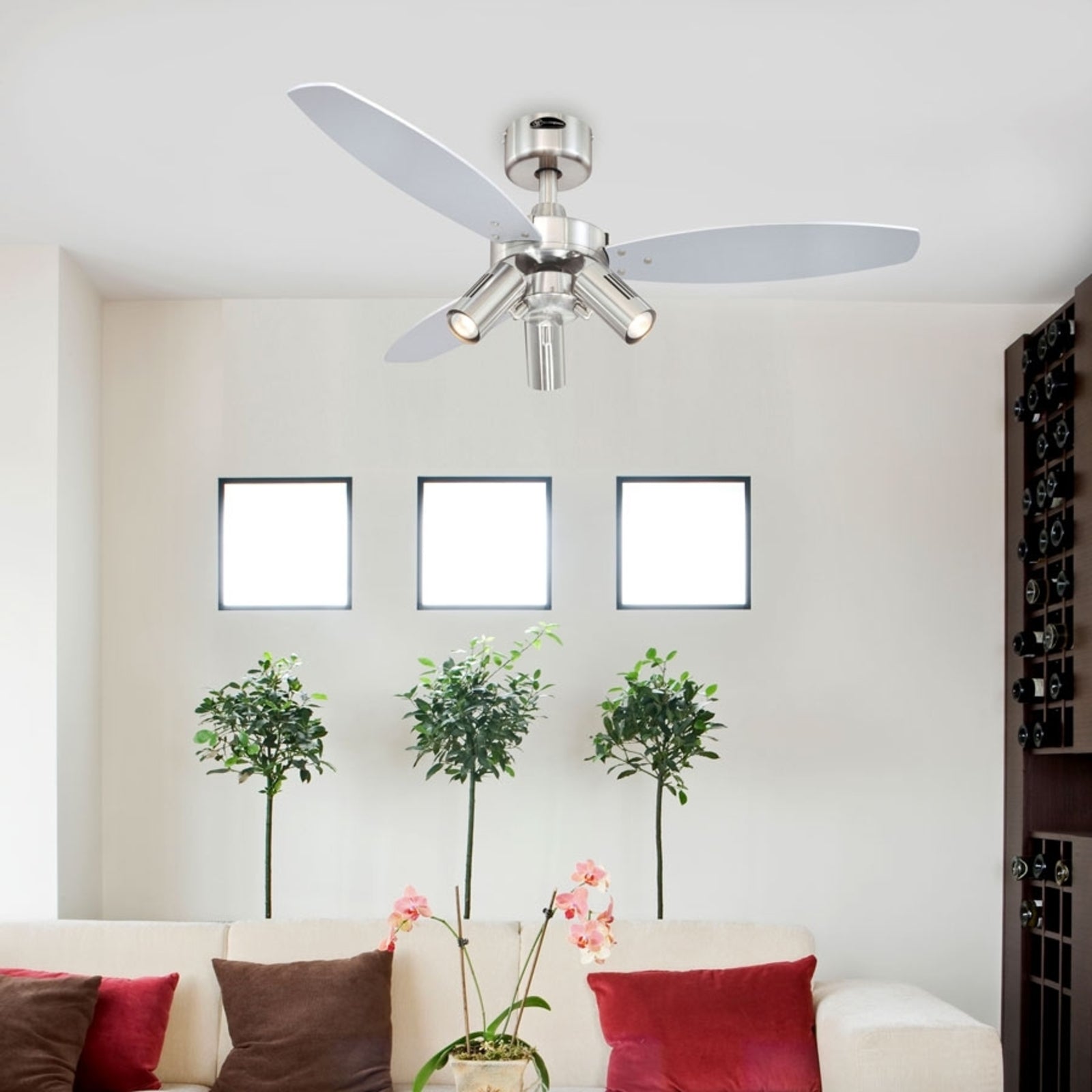 Montert takvifte Jet Plus med fjernkontroll og lys i stue