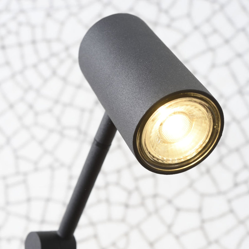 Nærbilde av lampehode på Montreux bordlampe