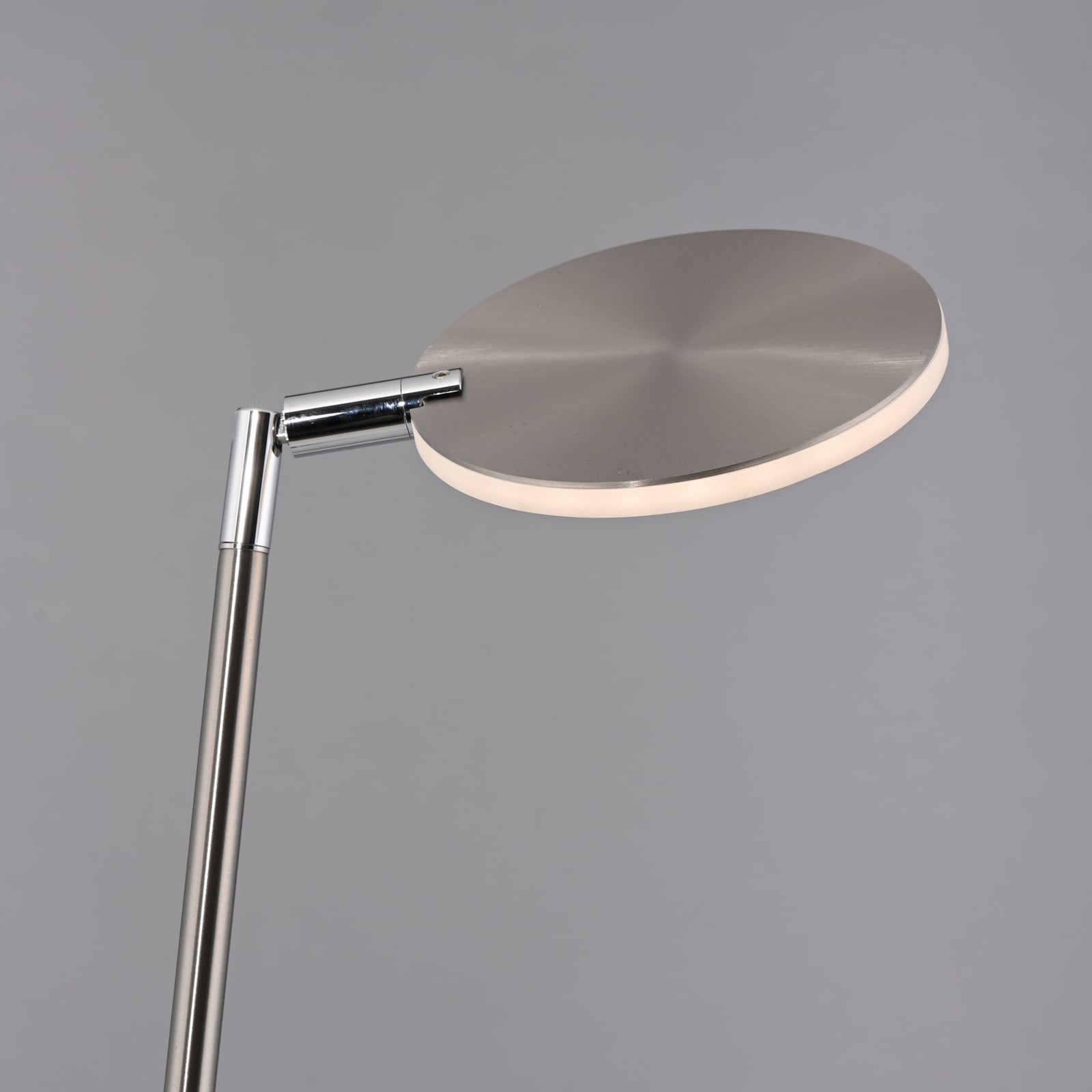 Nærbilde av LED gulvlampe Akku-Bente oppladbar grå CCT USB-C
