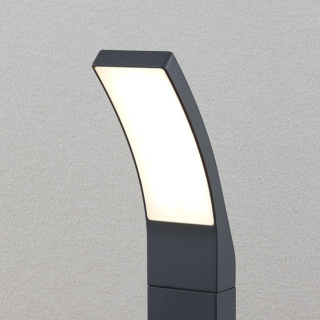 Nærbilde av LED sti-lampe Ilvita antrasitt lyskilde