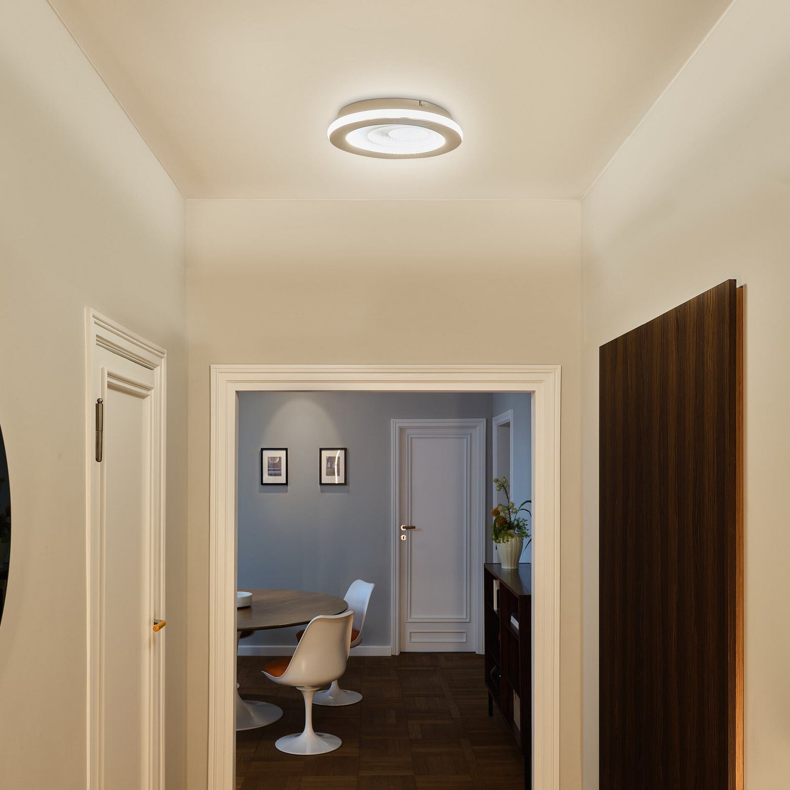 Nærbilde av LED taklampe ORBIS SPIRAL oval hvit