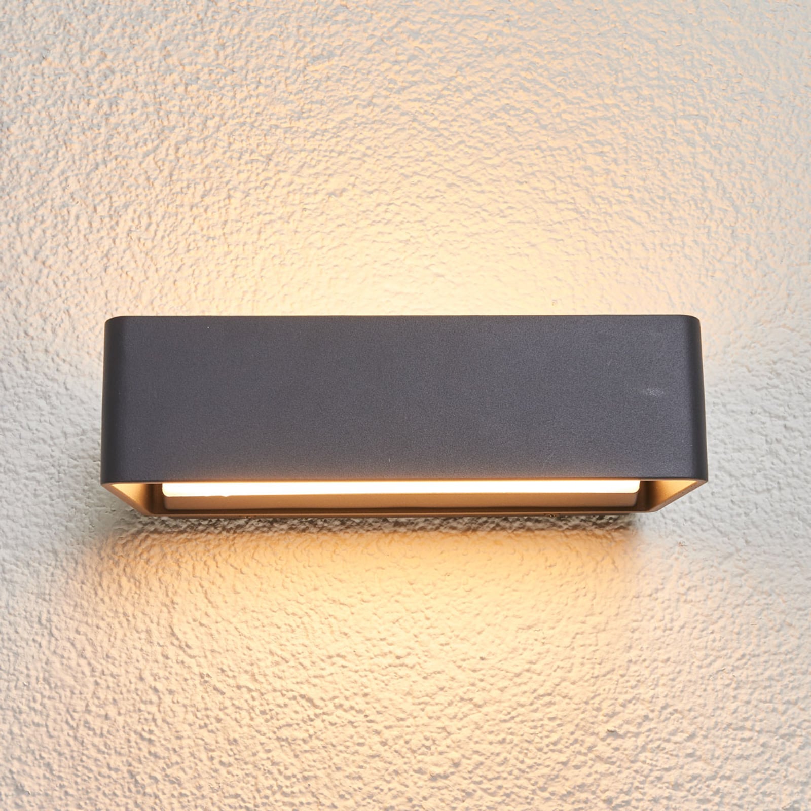 Nærbilde av LED utevegglampe Midvig antrasitt