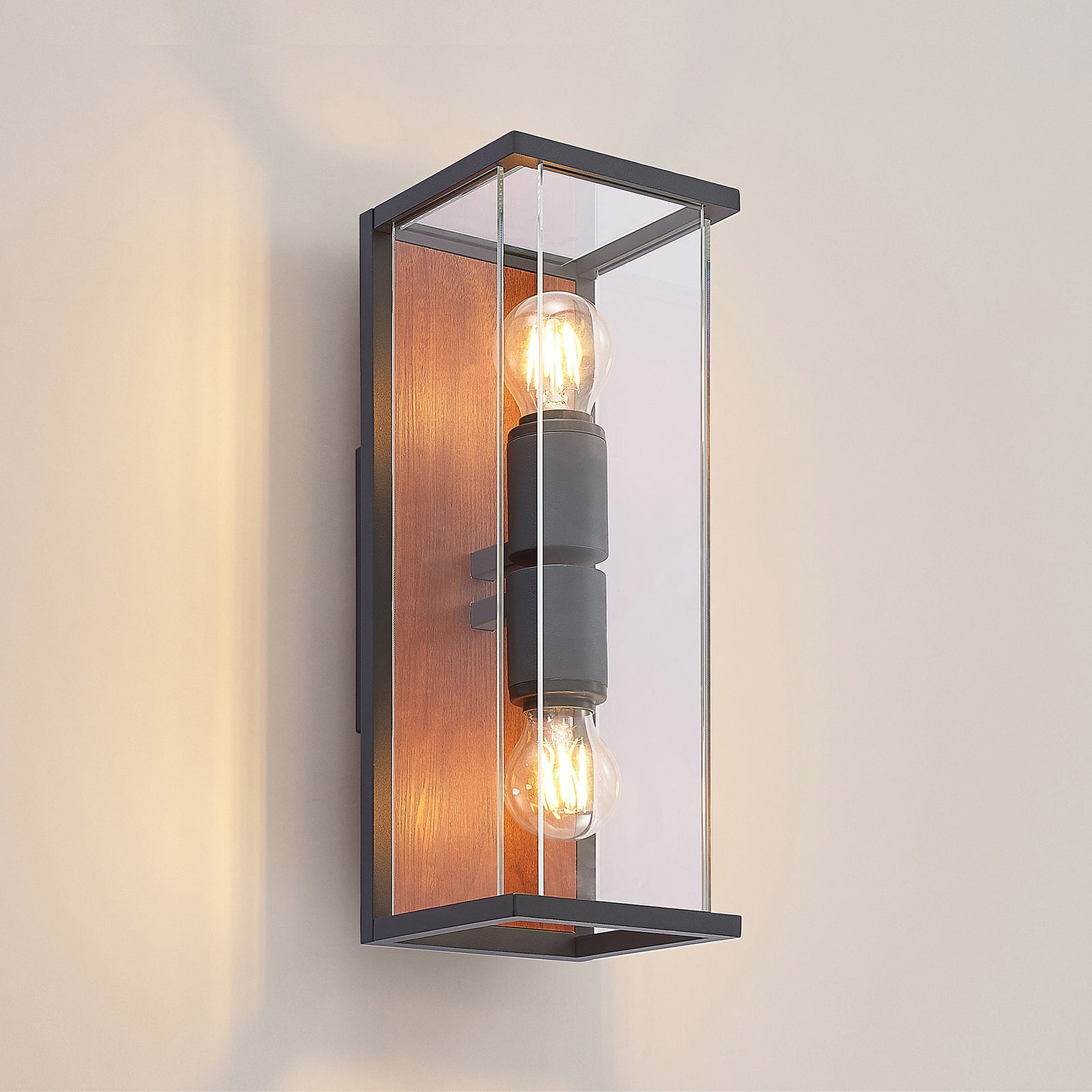 Nærbilde av klar glass og aluminium i Utevegglampe Elwin 2-lys E27 grafitt klarglass IP54