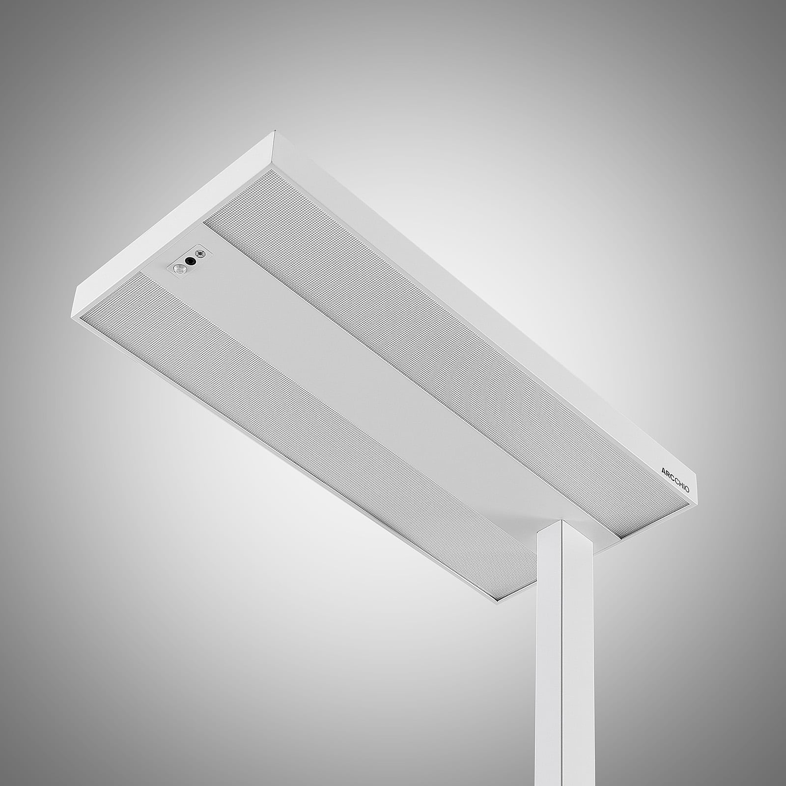 Nærbilde av dimmer på LED gulvlampe Logan Pro hvit dimbar