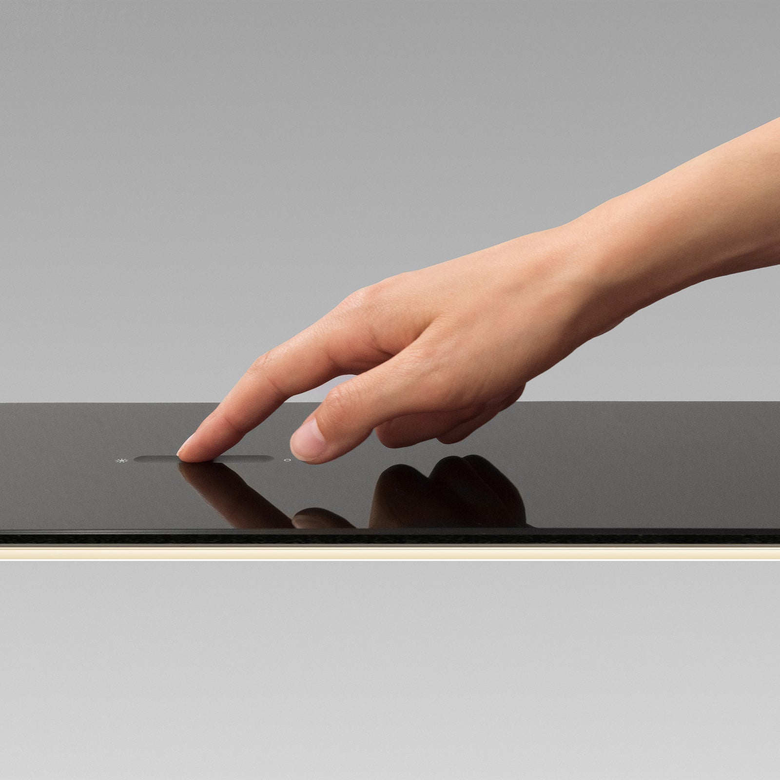 OLED pendellampe One s5L glass dimbar 96 cm hvit/svart lysdetalj