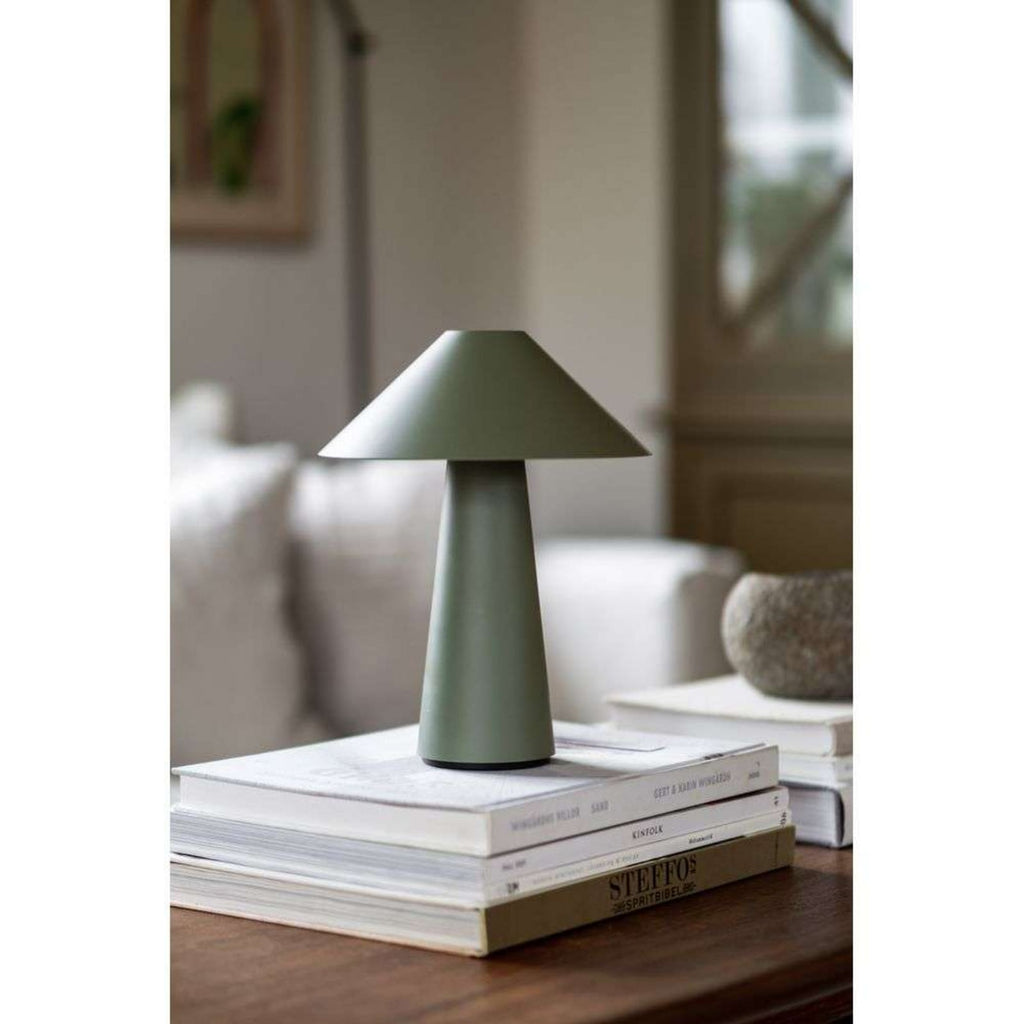 Oppladbar bordlampe Cannes grønn montert