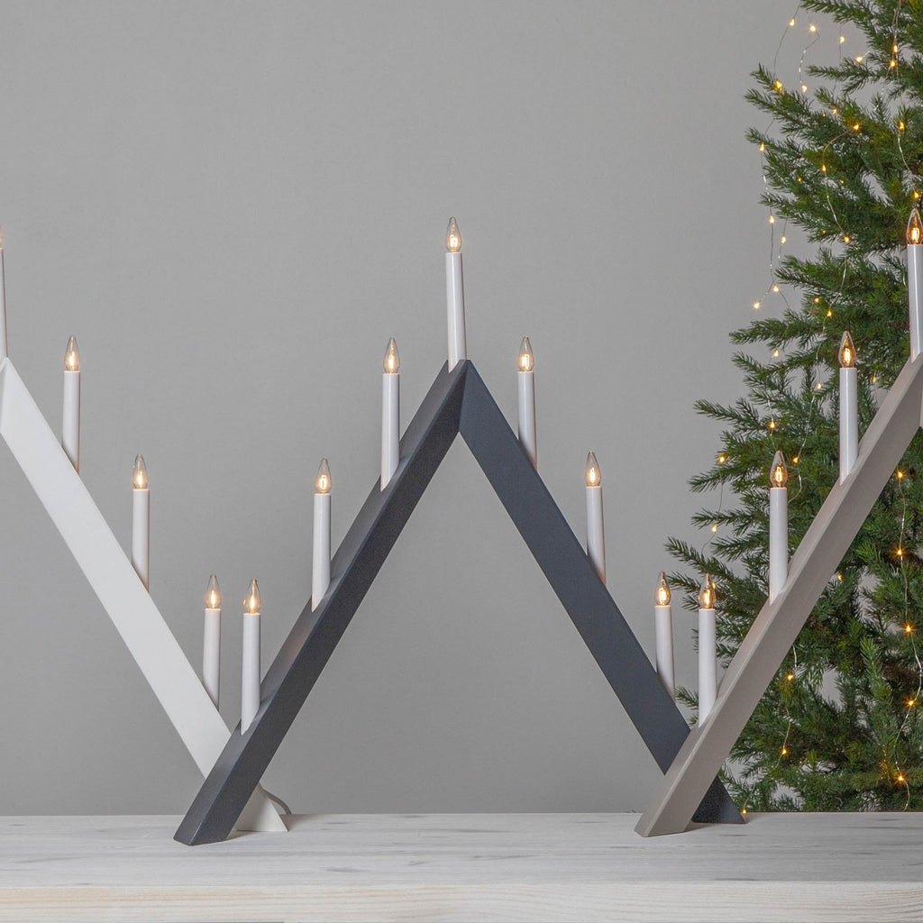 Oversikt av Adventsstake Arrow 7 lys tre 60 cm