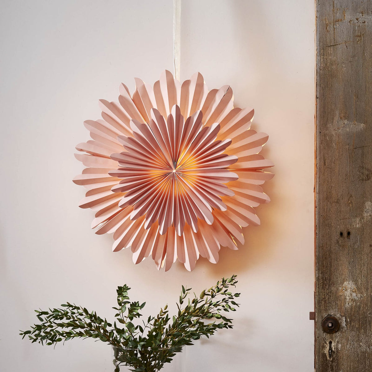 Nærbilde av Papirstjerne Crystal rosa Ø50 cm
