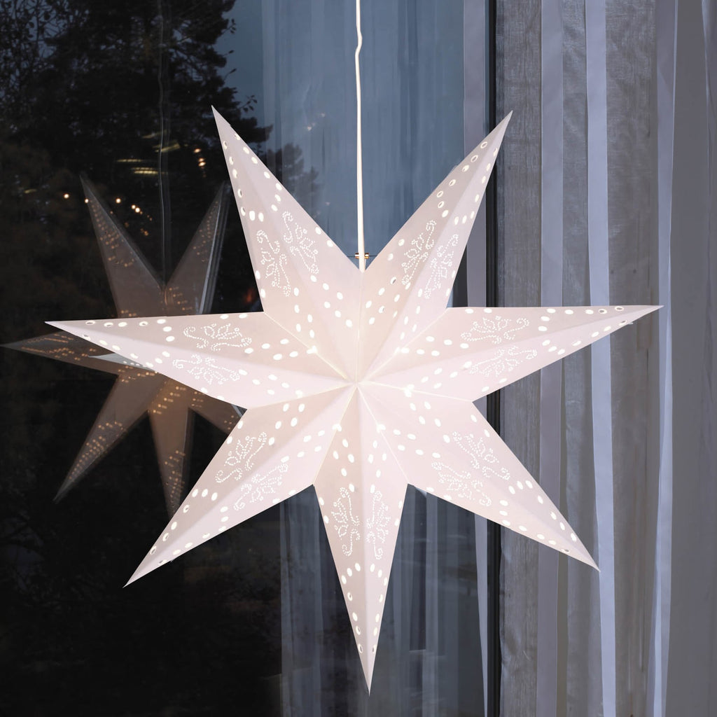 Nærbilde av Papirstjerne Romantic Star hengende hvit Ø 54 cm