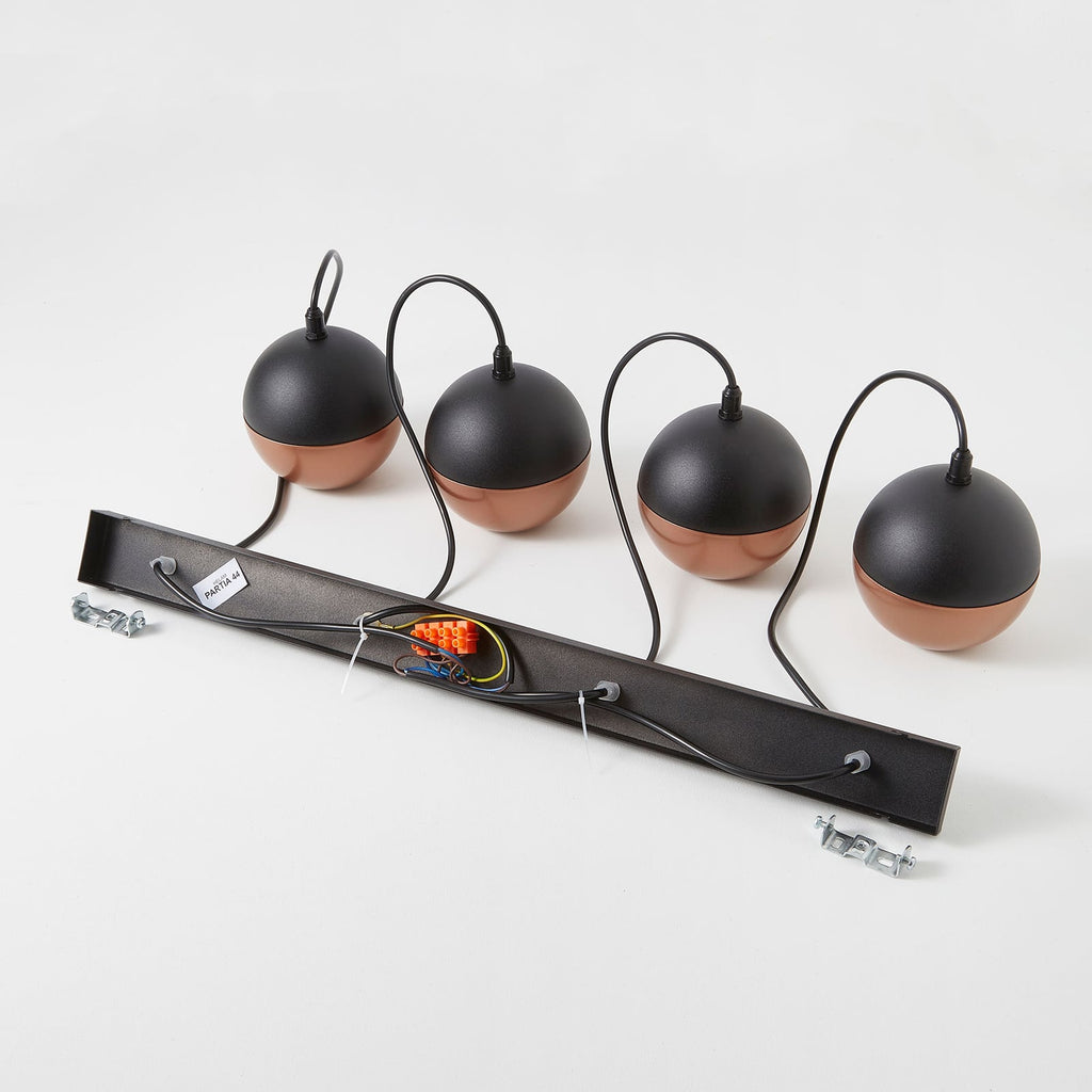 Pendellampe 4-lys svart/kobber 65 cm lang GU10 HELAM lys i bruk