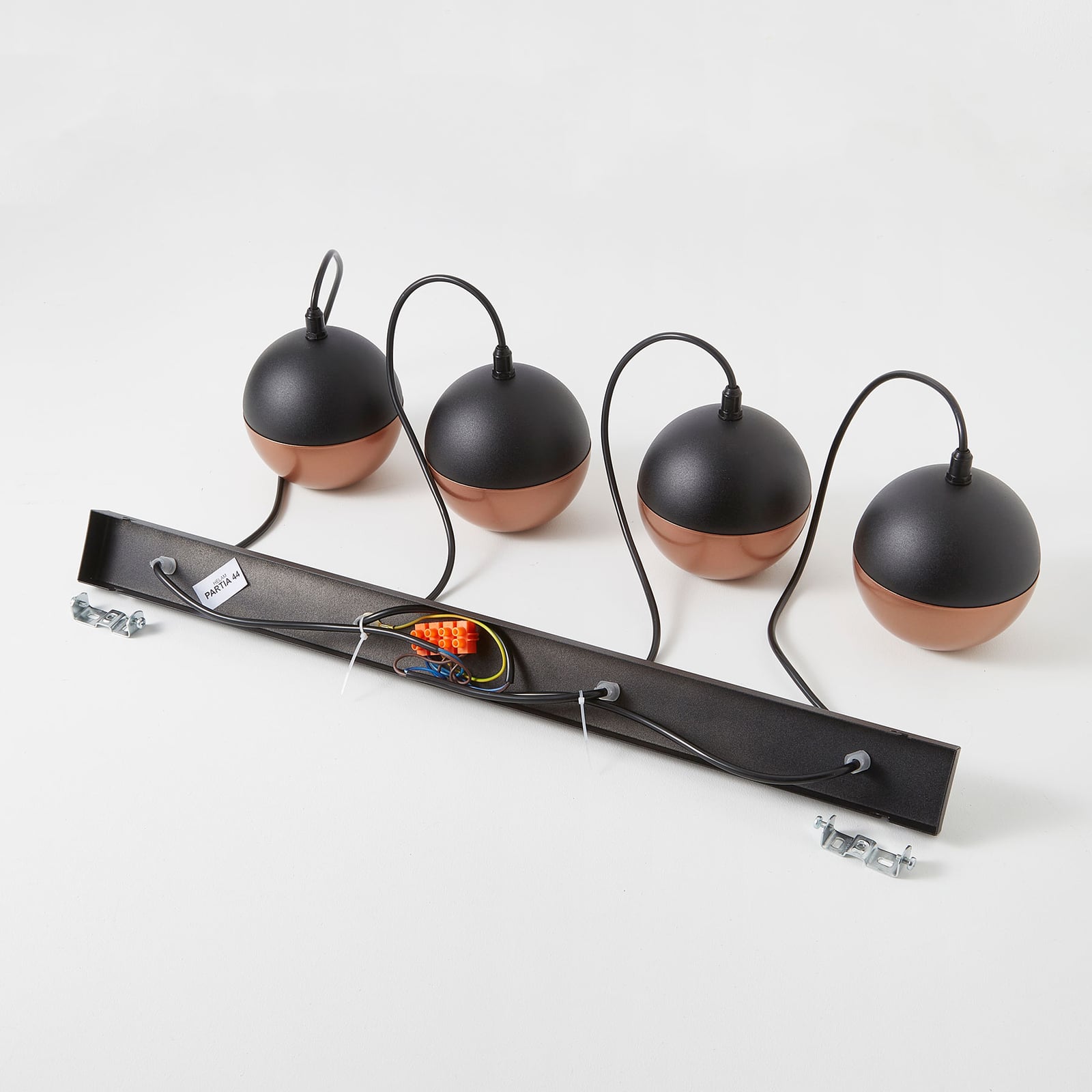 Pendellampe 4-lys svart/kobber 65 cm lang GU10 HELAM lys i bruk