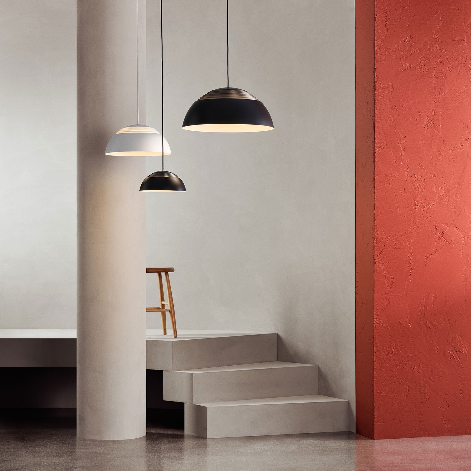 Pendellampe AJ Royal LED aluminium Ø50 cm dimbar svart detalj av skjerm