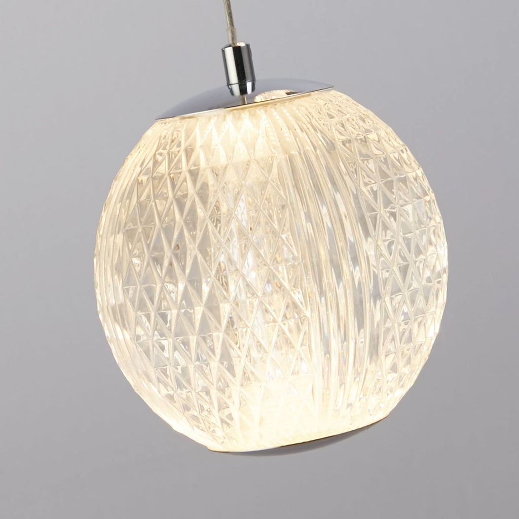 Pendellampe Allure LED 5-lys krom akrylkuler montert i rom