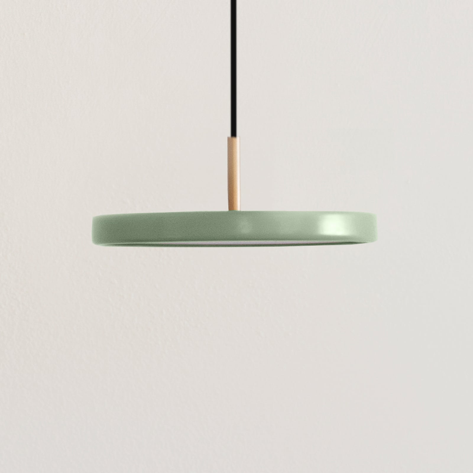 Nærbilde av LED-lyskilde i Pendellampe Asteria Micro V2 LED dimbar oliven