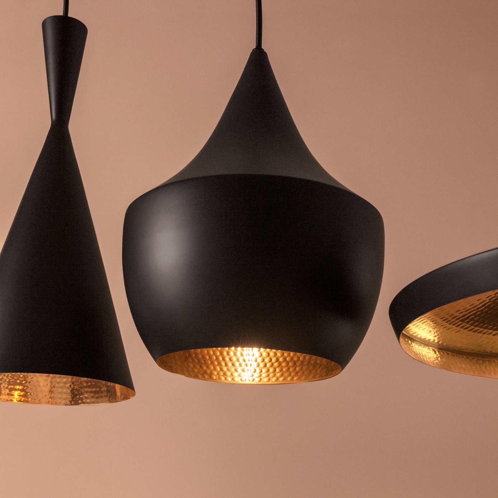 Pendellampe Beat Range Linear 6-lys dimbar svart messing detalj av messingfinish