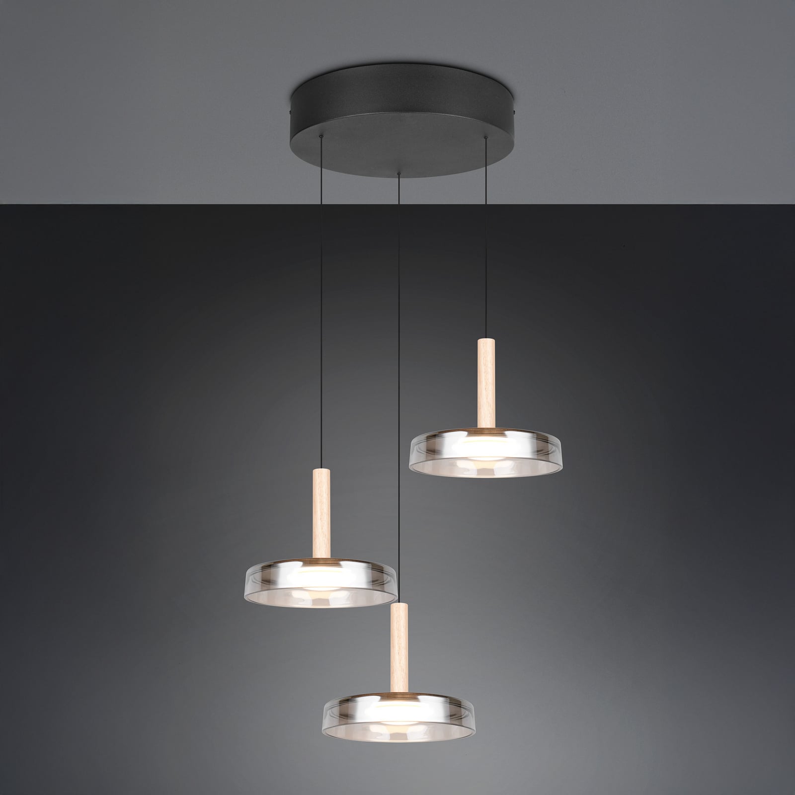 Pendellampe Celeste LED 3-lys glass og tre montert i rom