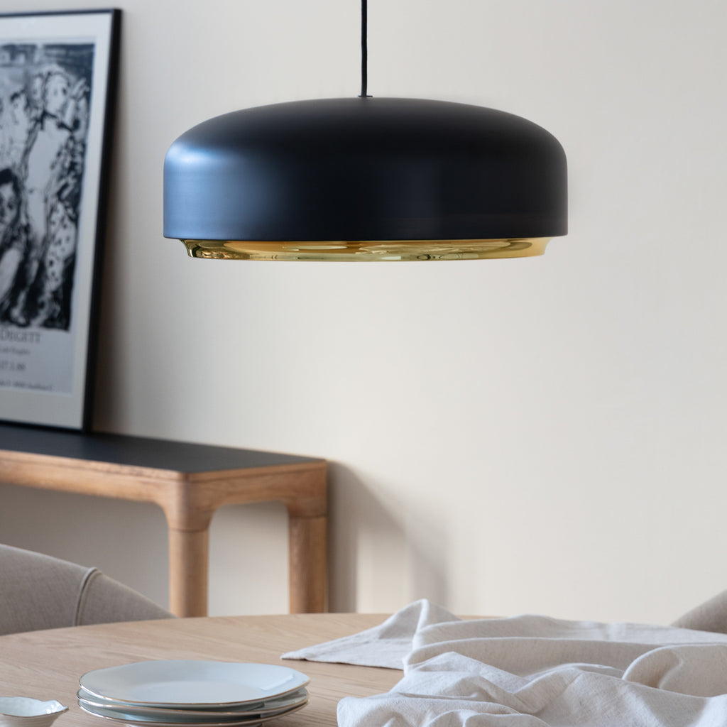 Detalj av Pendellampe Hazel LED svart/messing