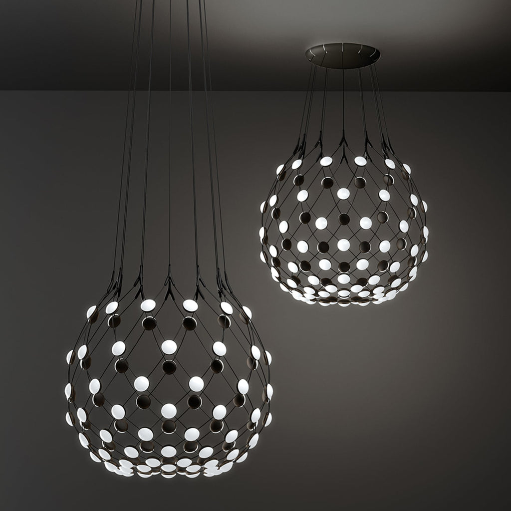 Pendellampe Mesh LED svart montert i rom