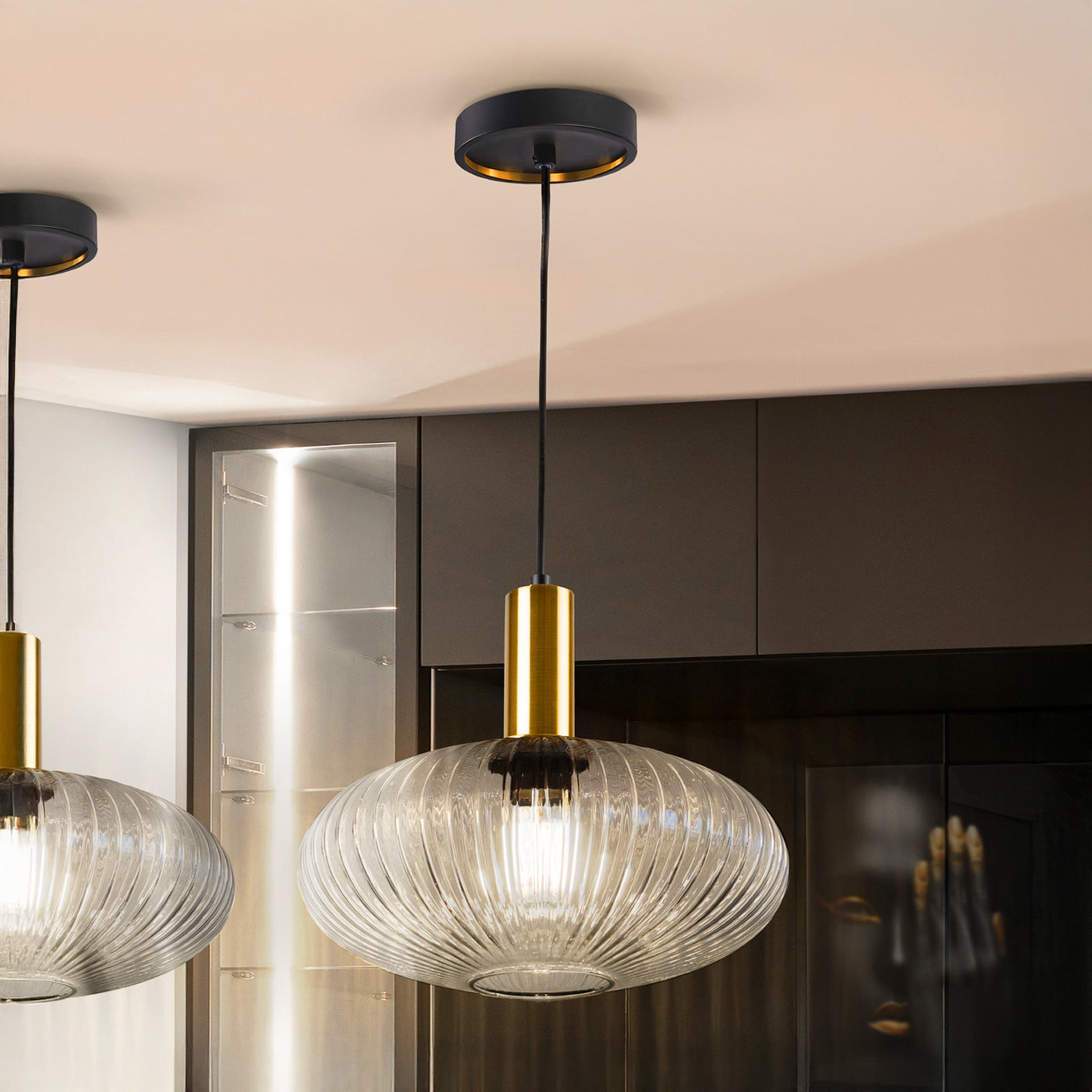 Pendellampe Norma glass klar/svart bakside