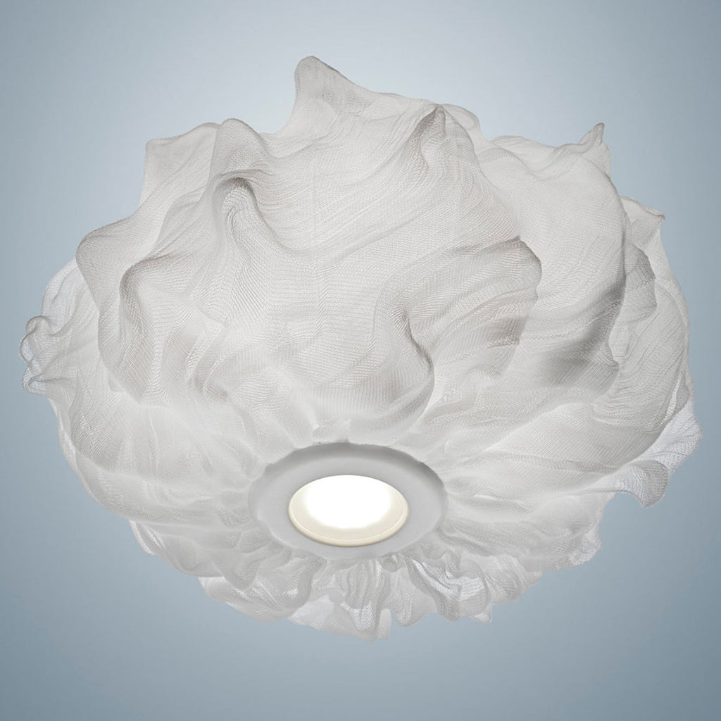Pendellampe Nuée LED skyformet 75 cm hvit montert i stue