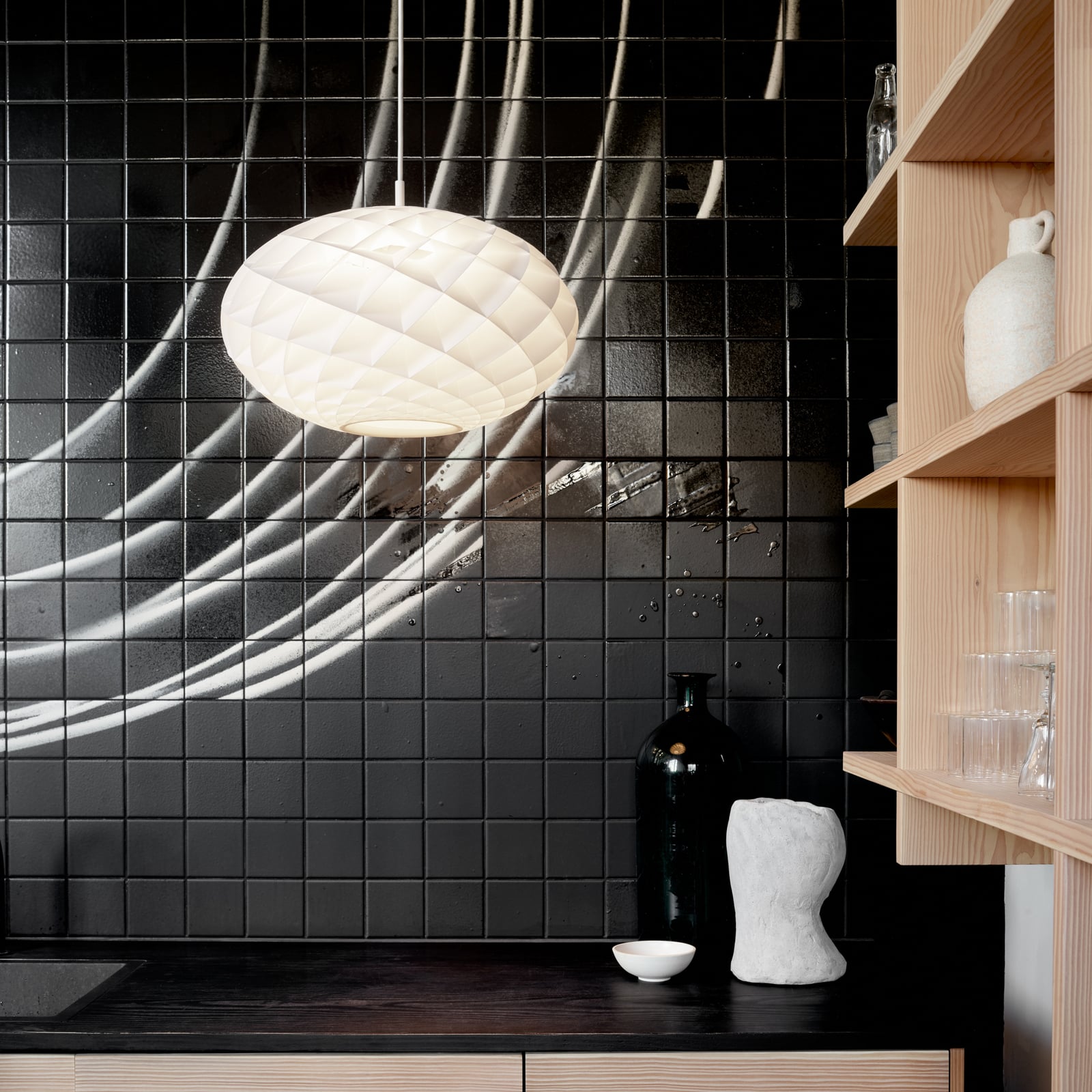 Pendellampe Patera Oval LED dimbar hvit nærbilde av lysmønster