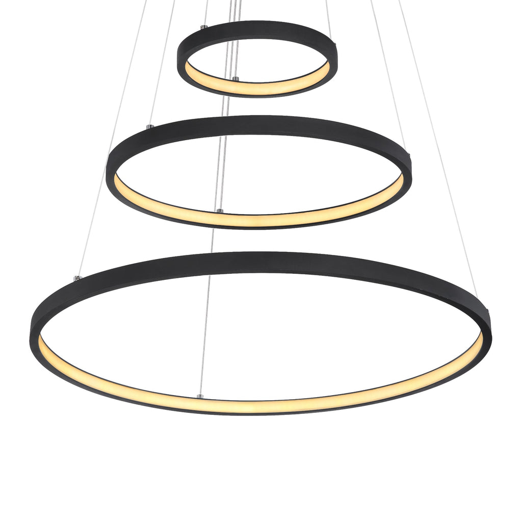 Pendellampe Ralph LED 3-lys dimbar Ø51 cm svart montert i rom