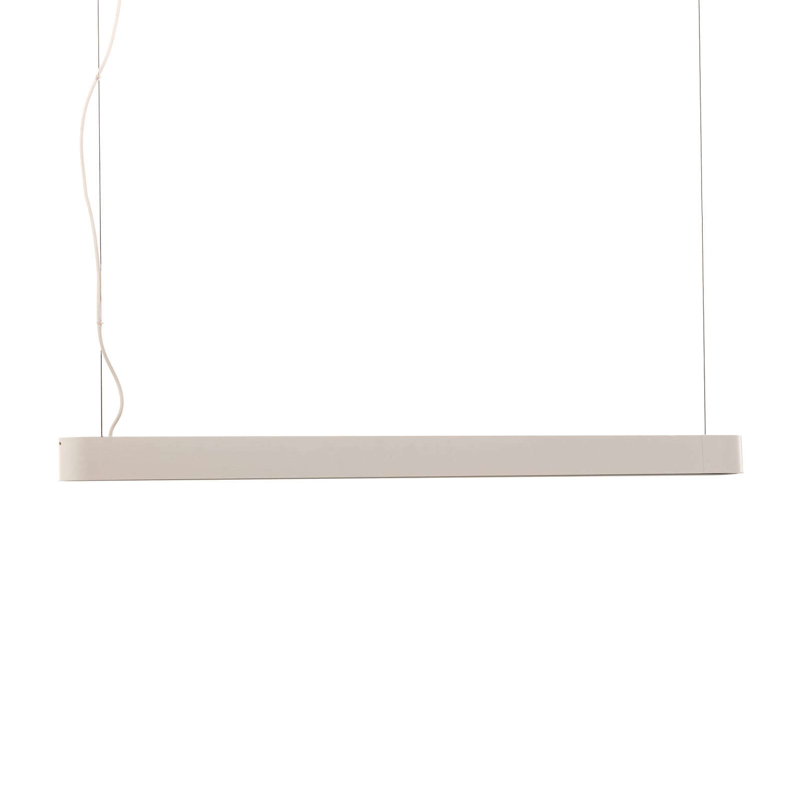 Pendellampe Soft hvit aluminium montert i rom