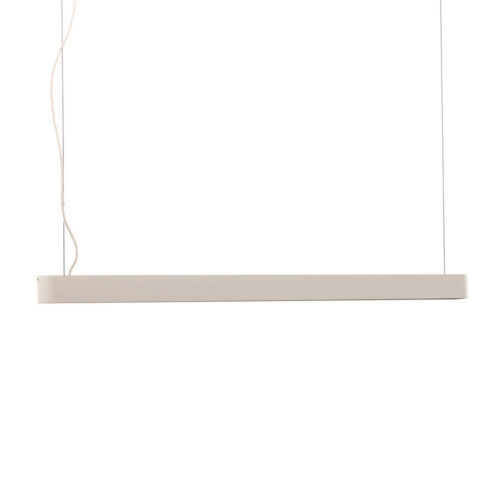 Pendellampe Soft hvit aluminium montert i rom