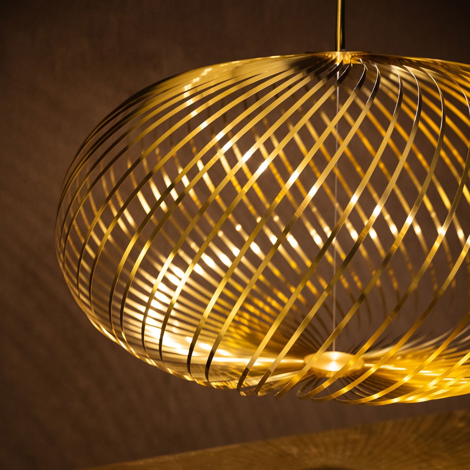 Pendellampe Spring Medium rustfritt stål Ø79 cm dimbar bakside