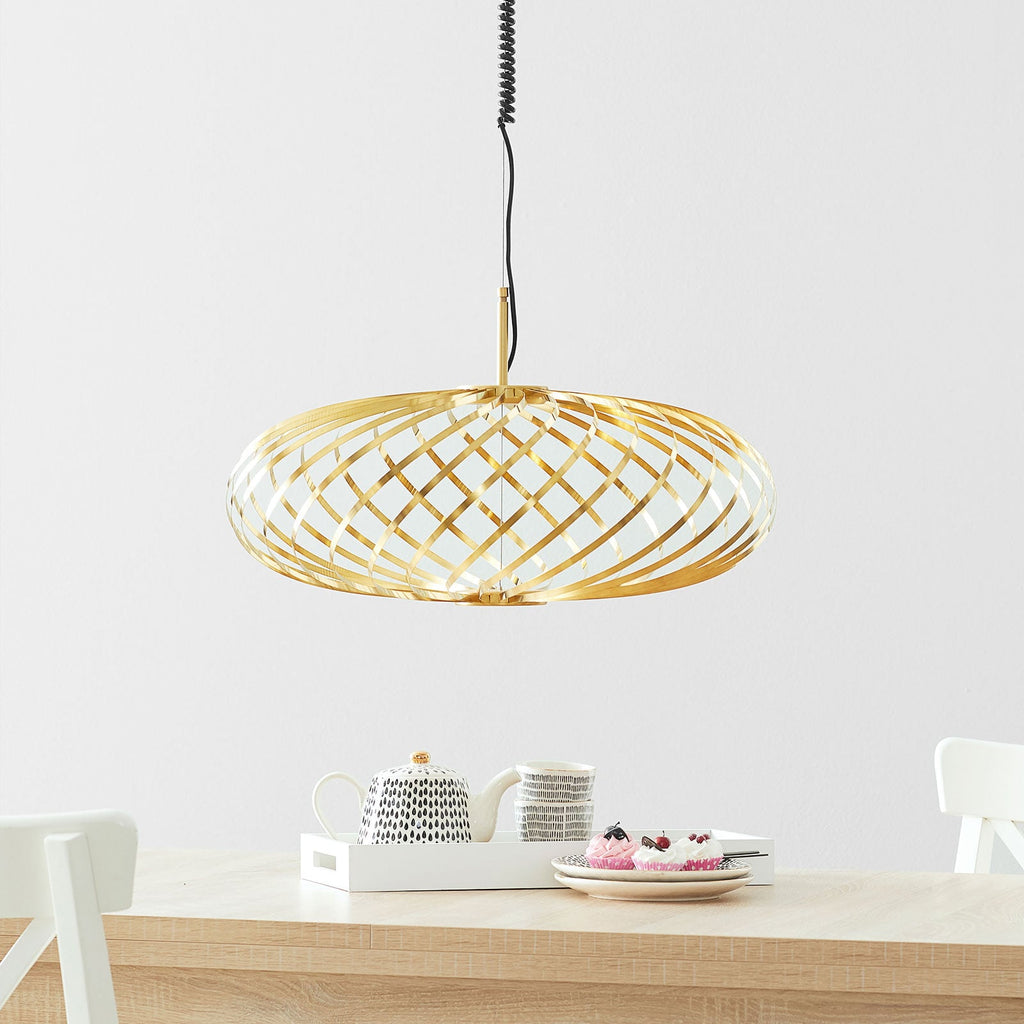 Pendellampe Spring Small dimbar messing Ø56 cm i moderne interiør