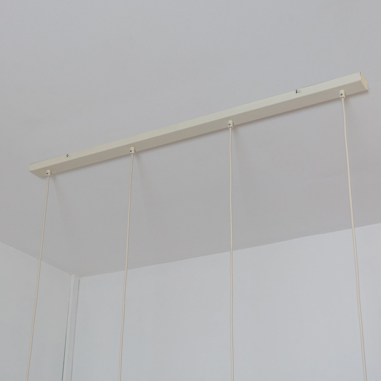 Pendellampe STARLIGHT kremhvit 4-lys 100 cm metall sideprofil