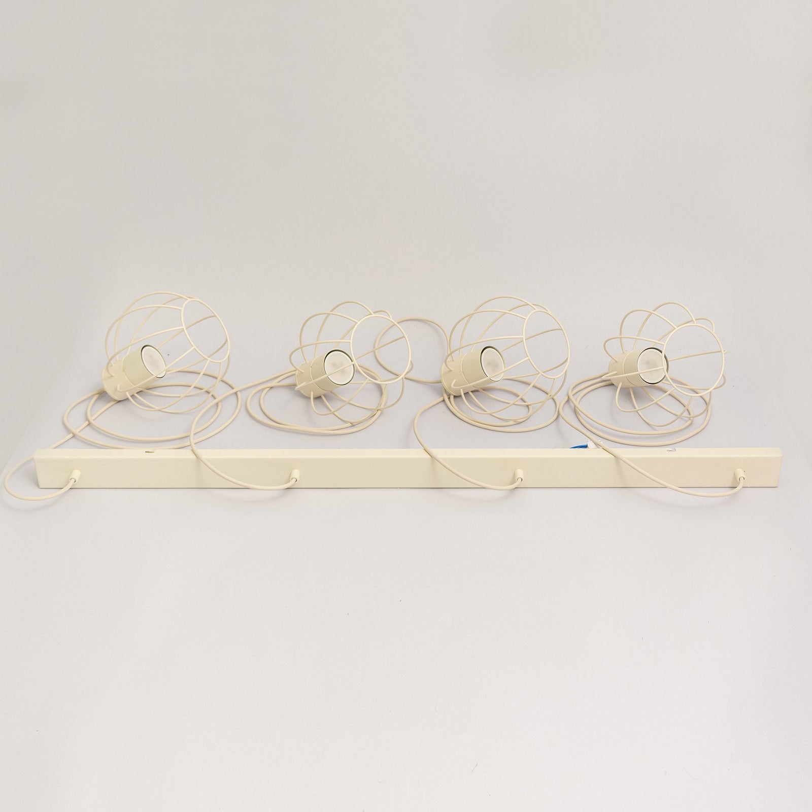 Pendellampe STARLIGHT kremhvit 4-lys 100 cm metall designdetalj