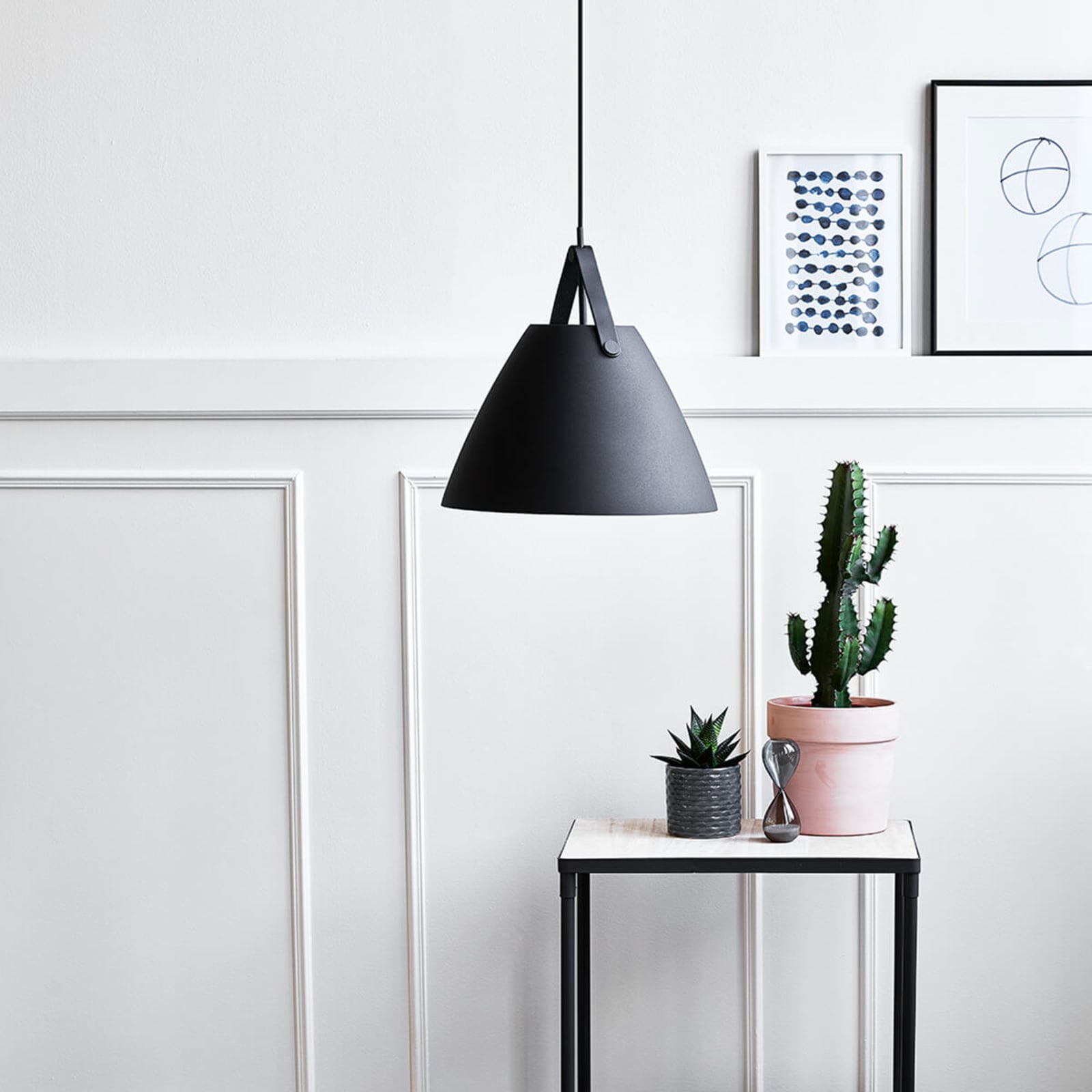 Pendellampe Strap 36 svart metall/lær detalj lærreim