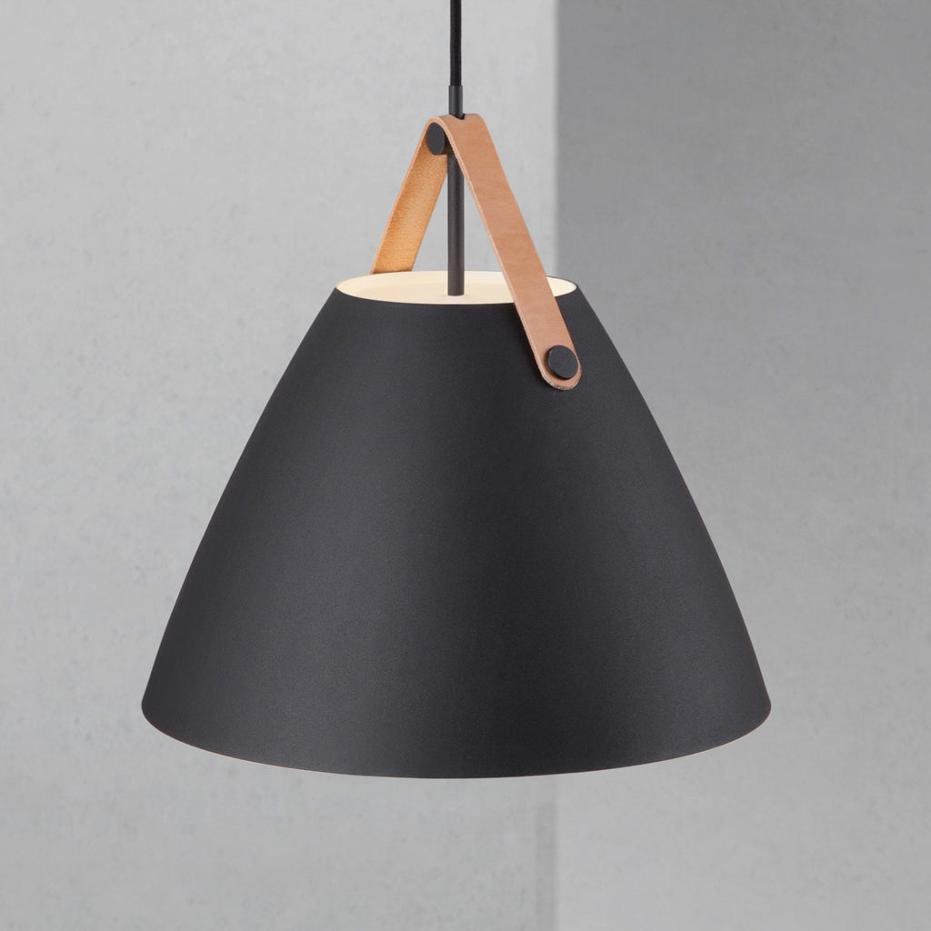Pendellampe Strap 36 svart metall/lær forfra