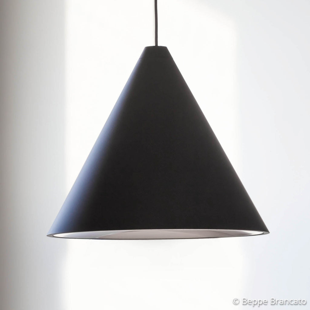 Pendellampe String Light dimbar 12m kabel kjegle Ø19 cm fra forfra