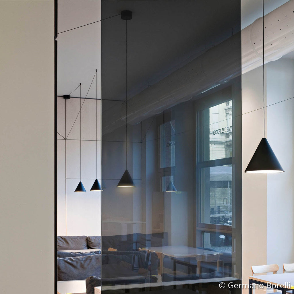 Nærbilde av touch-sensor på Pendellampe String Light dimbar 12m kabel kjegle Ø19 cm