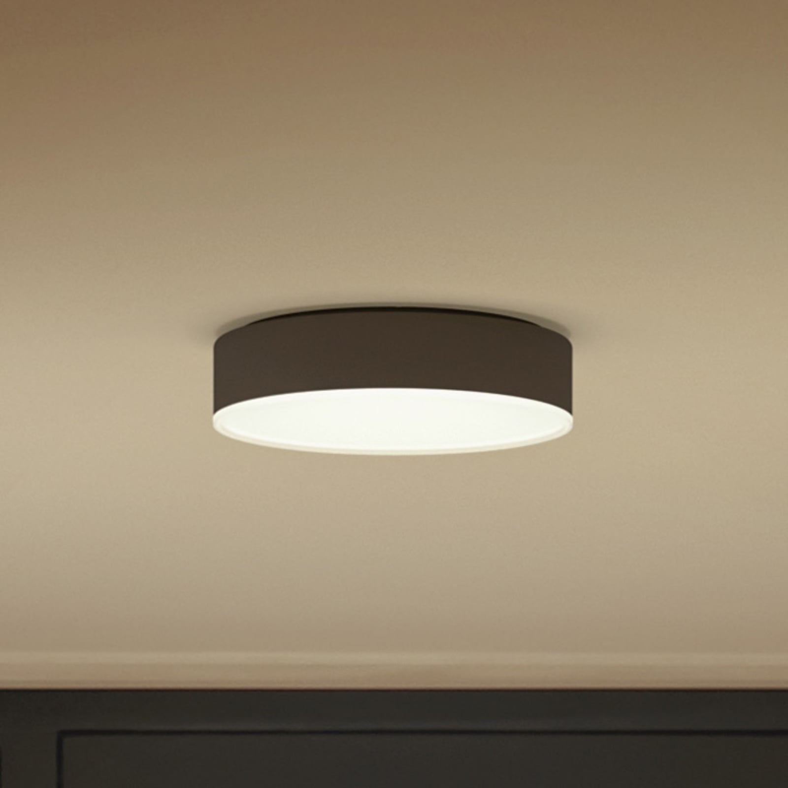 Philips Hue Enrave LED taklampe svart CCT dimbar Ø26 cm forfra