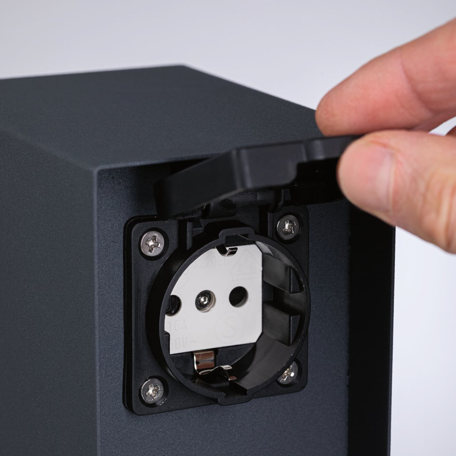 Plug & Shine stikkontaktstolpe Rio antrasitt IP44 med tilkoblinger