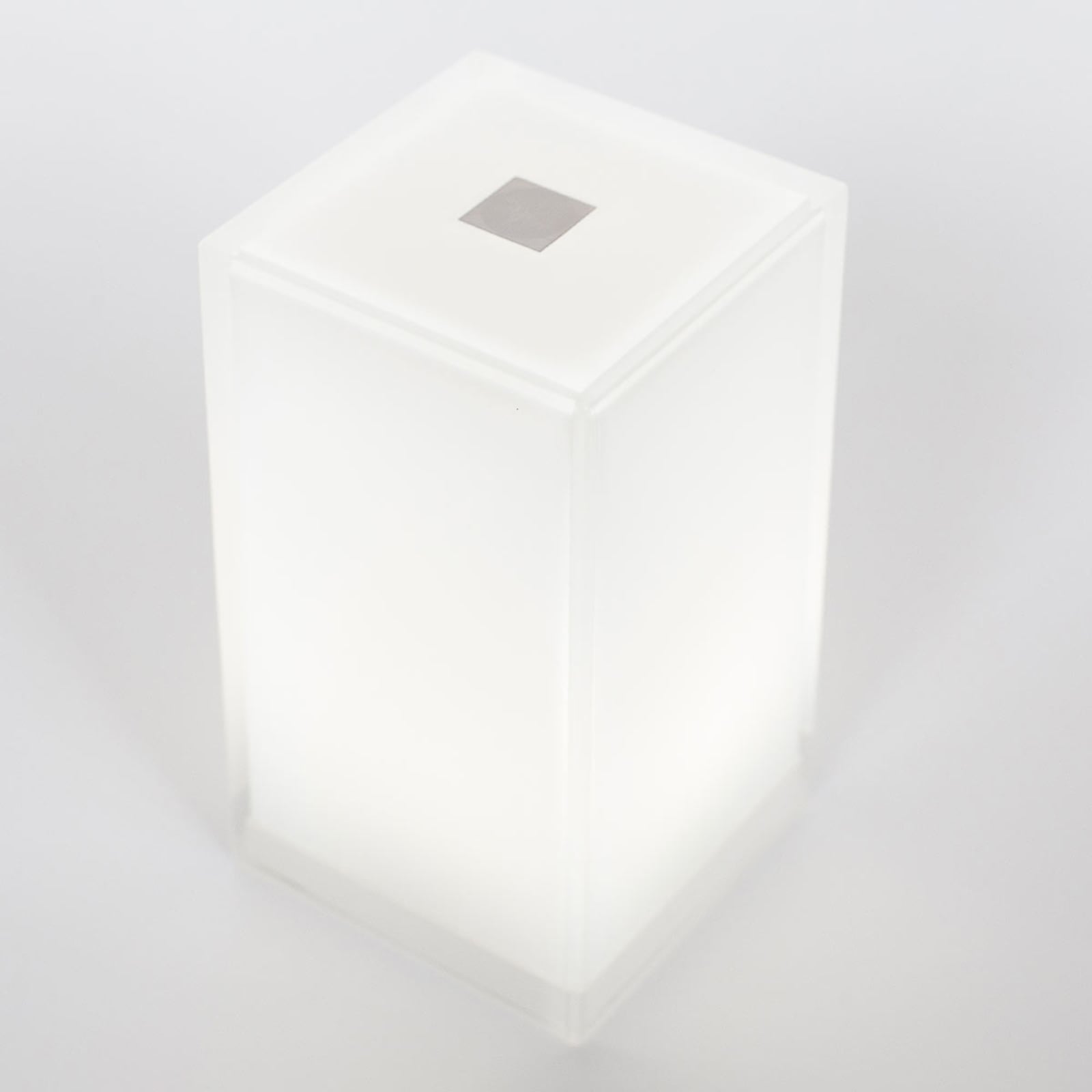 Portabel bordlampe Cub appstyrt RGBW dimbar IP44 nærbilde av LED