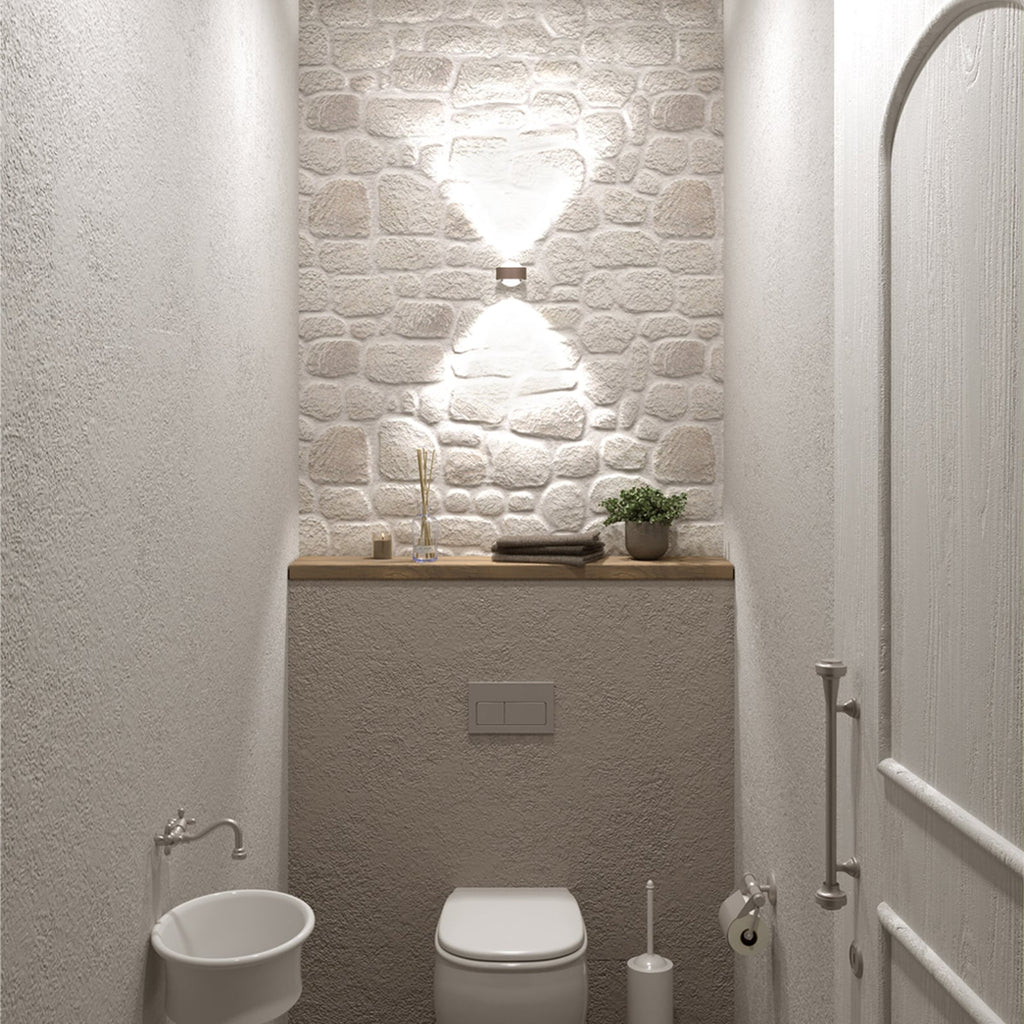 Detalj av Puk Mini Wall LED vegglampe 2x8W klar linse matt nikkel