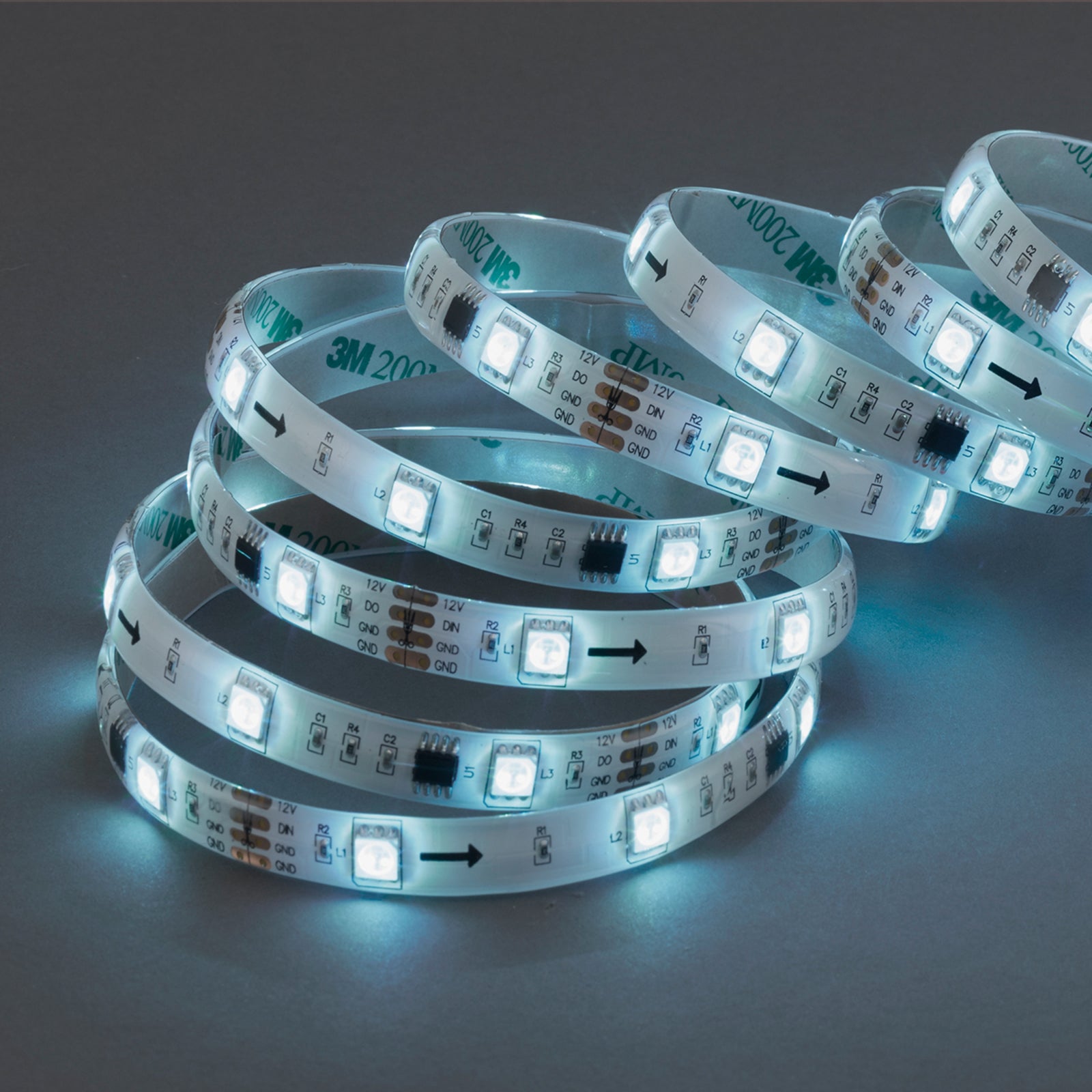Nærbilde av RGB LED-stripe 5m dimbar med fjernkontroll 164 funksjoner - Briloner