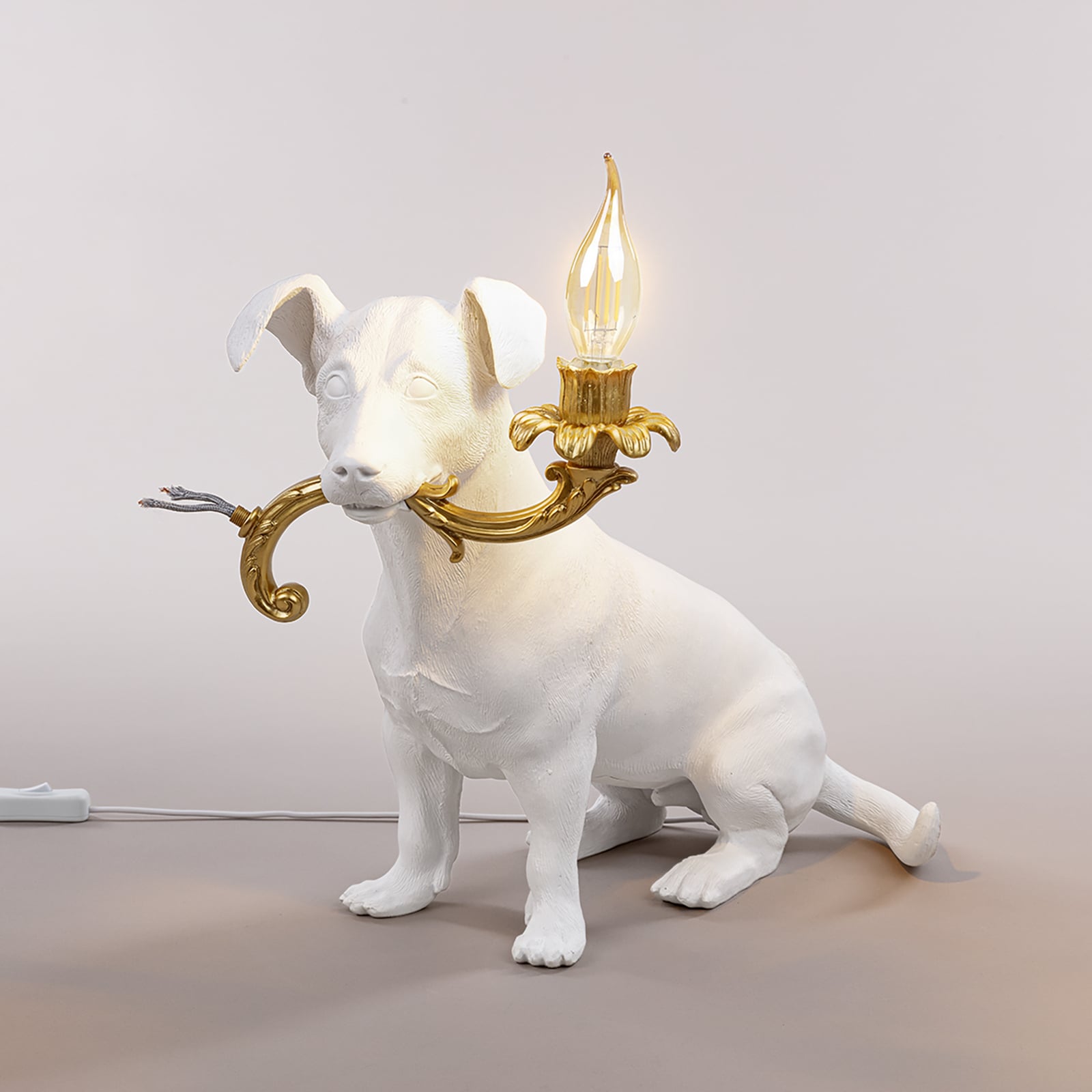 Rio Lamp LED dekorativ bordlampe hund hvit E14 montert i rom