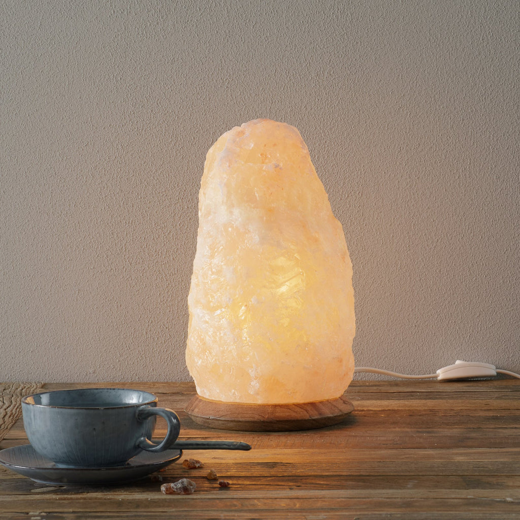 Saltkrystall-bordlampe Rock oransje 7-10 kg front