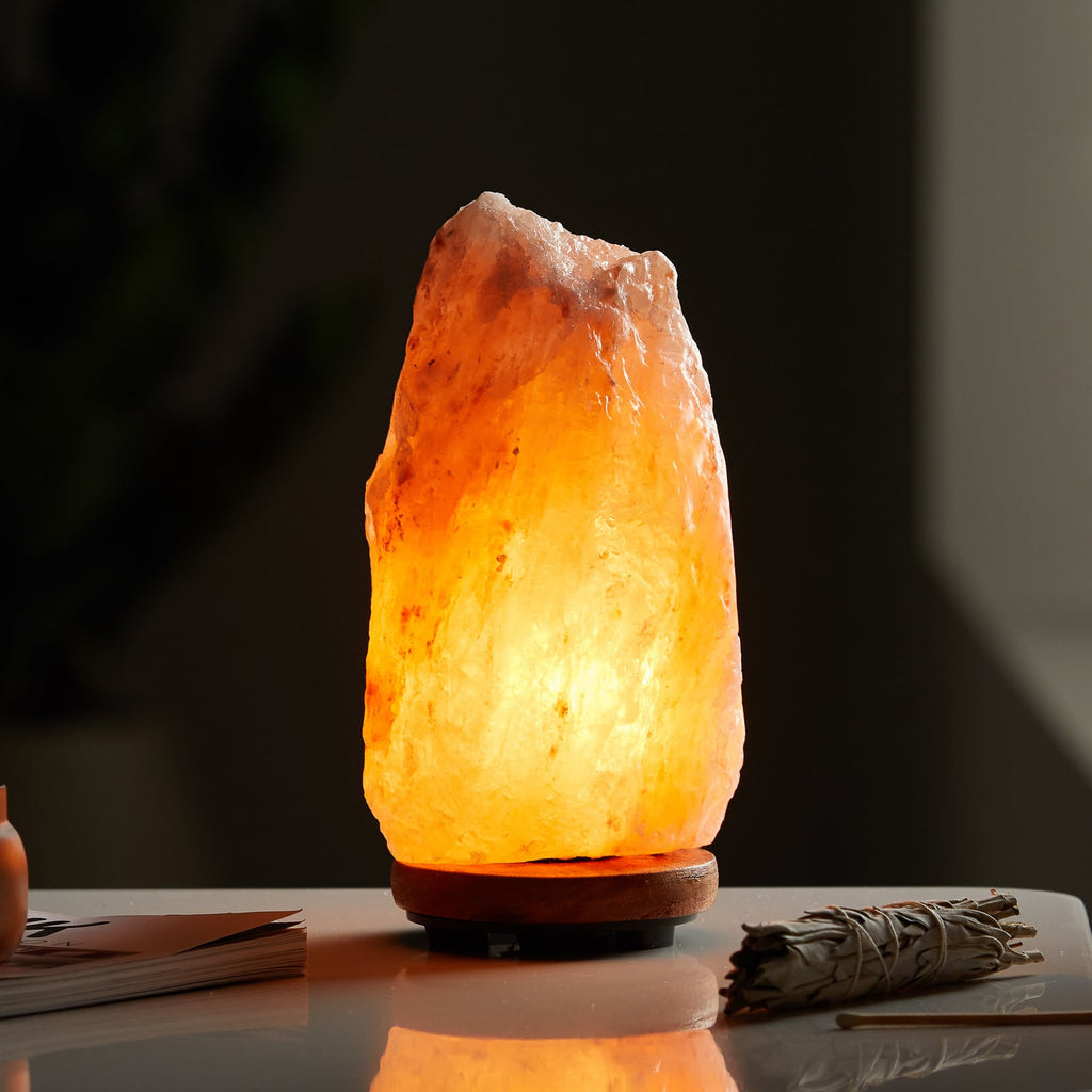 Saltkrystall-bordlampe Stone naturfarget Ø12 cm forfra