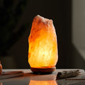 Saltkrystall-bordlampe Stone naturfarget Ø12 cm forfra