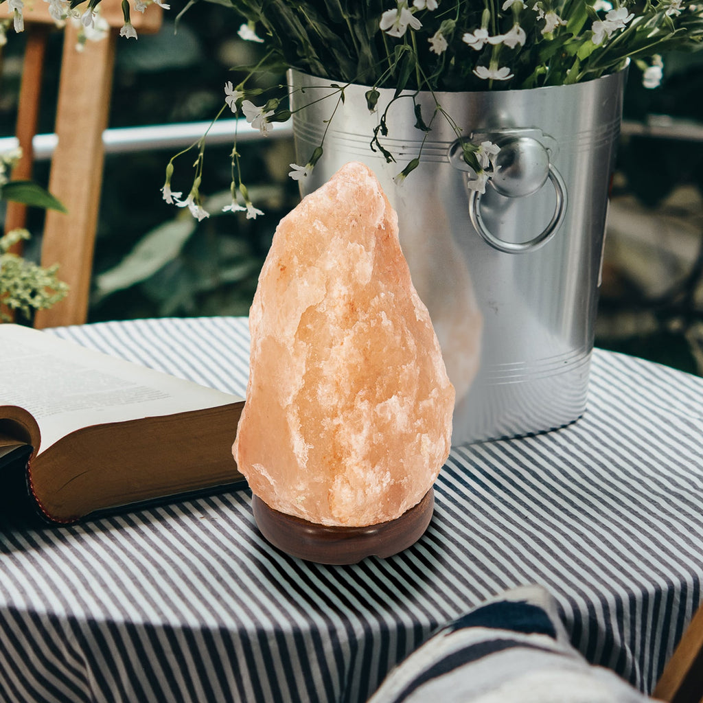 Saltkrystall-bordlampe Stone naturfarget Ø12 cm bakside