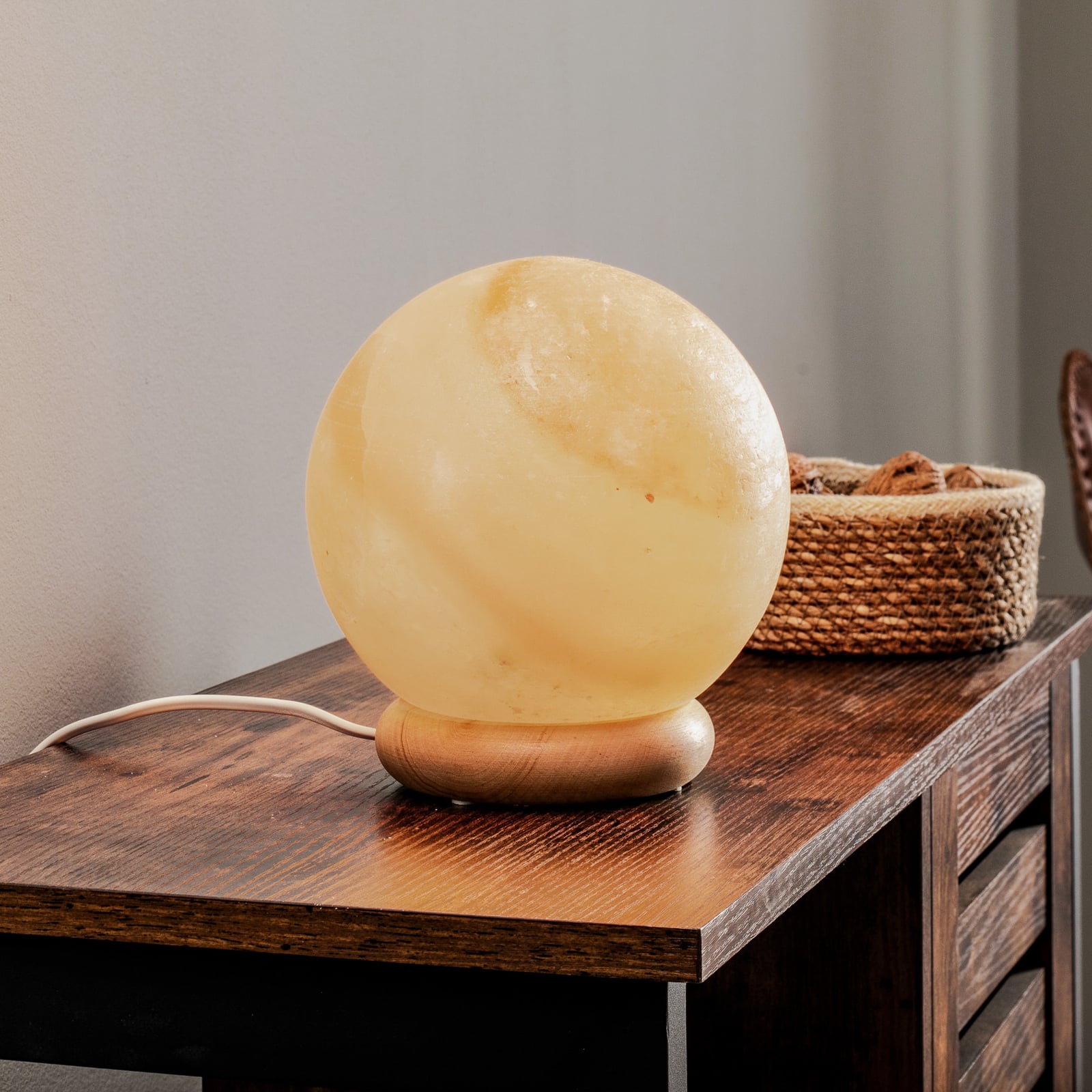 Saltlampe kuleform med tresokkel E14 Ø16 cm forfra